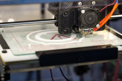 Prvi 3D štampač: Kako je nastao i zašto menja industriju