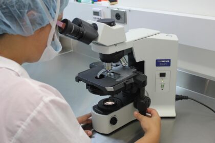 Mikroskop: Od staklenih sočiva do skrivenog univerzuma