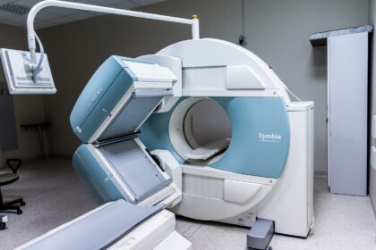 MRI skener bez zračenja: kako magneti prikazuju telo