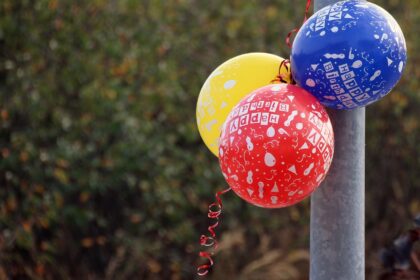 Helijum i glas: Zašto zvučimo smešno kroz balon