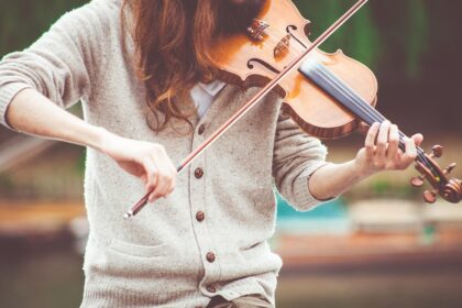 Mozak i muzika: uticaj zvuka i sviranja na pamćenje i motoriku