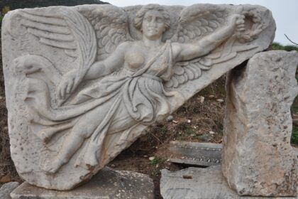 Aleksandar Veliki i Artemidin hram: rođenje i plamen